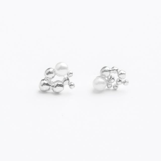 Clust Perle • Boucles d’oreilles puces en argent sterling avec perles naturelles