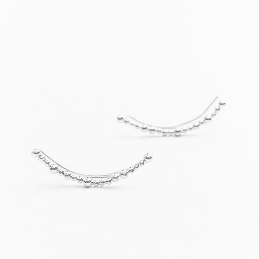 Grimpe-oreilles délicates en argent sterling couvrant tout le lobe, faits main au Québec.