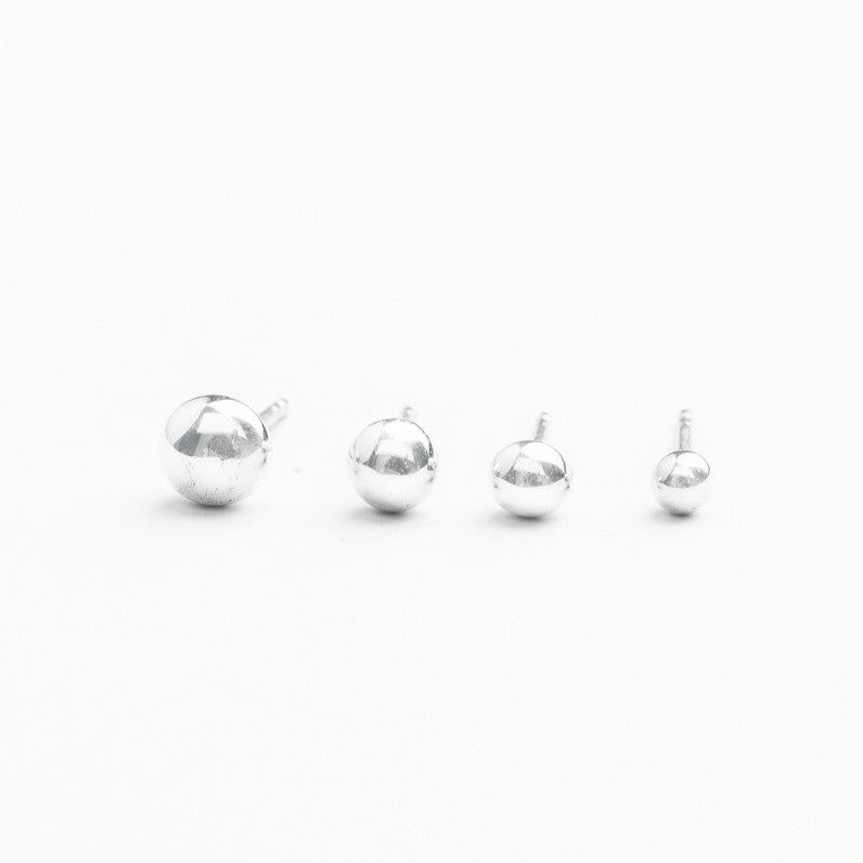 Ensemble de puces granules en argent sterling récupéré, boucles sur tige faites main.