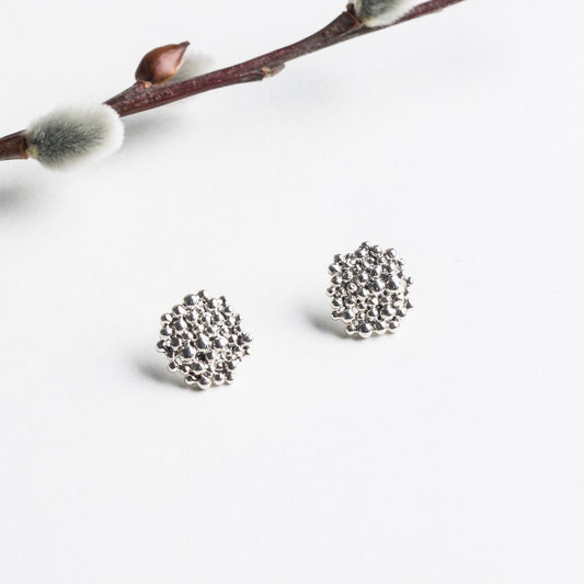 Amas • Boucles d'oreilles en argent sterling disque granulé