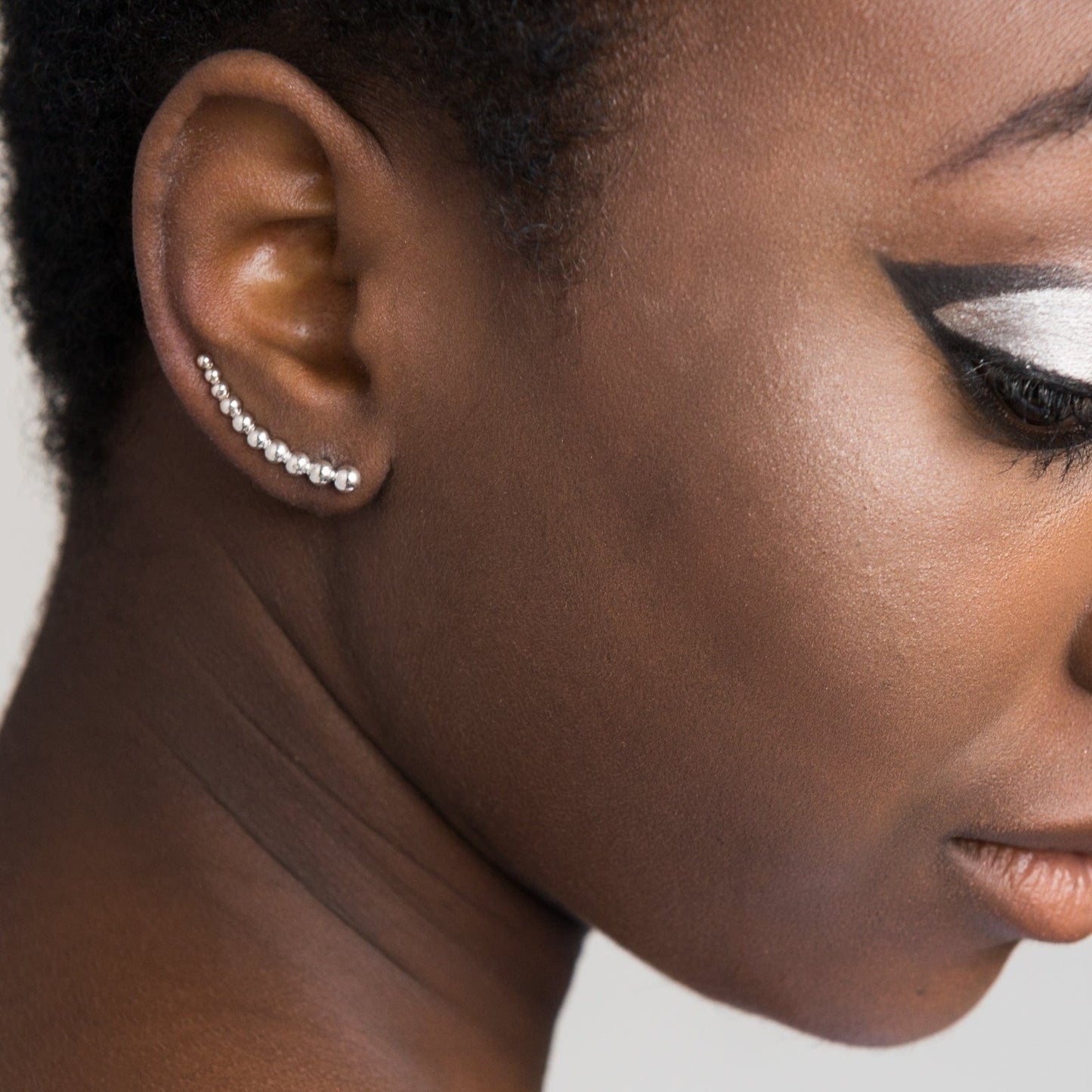 Centauri • Boucles grimpe-oreilles en argent sterling au perles graduées