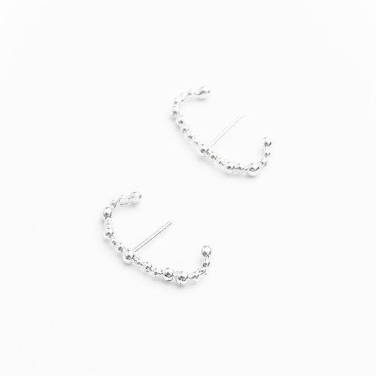 Puces arrondies style hug en argent sterling, inspirées de la constellation Lacerta.