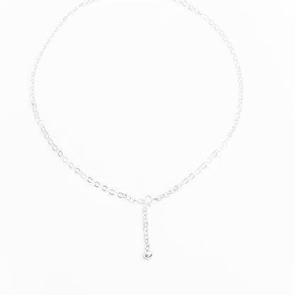 Collier chaîne à maillons ronds en argent sterling avec breloque brillante.
