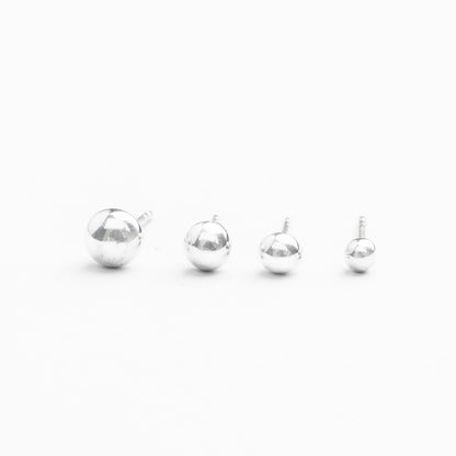 Ensemble de puces granules en argent sterling récupéré, boucles sur tige faites main.